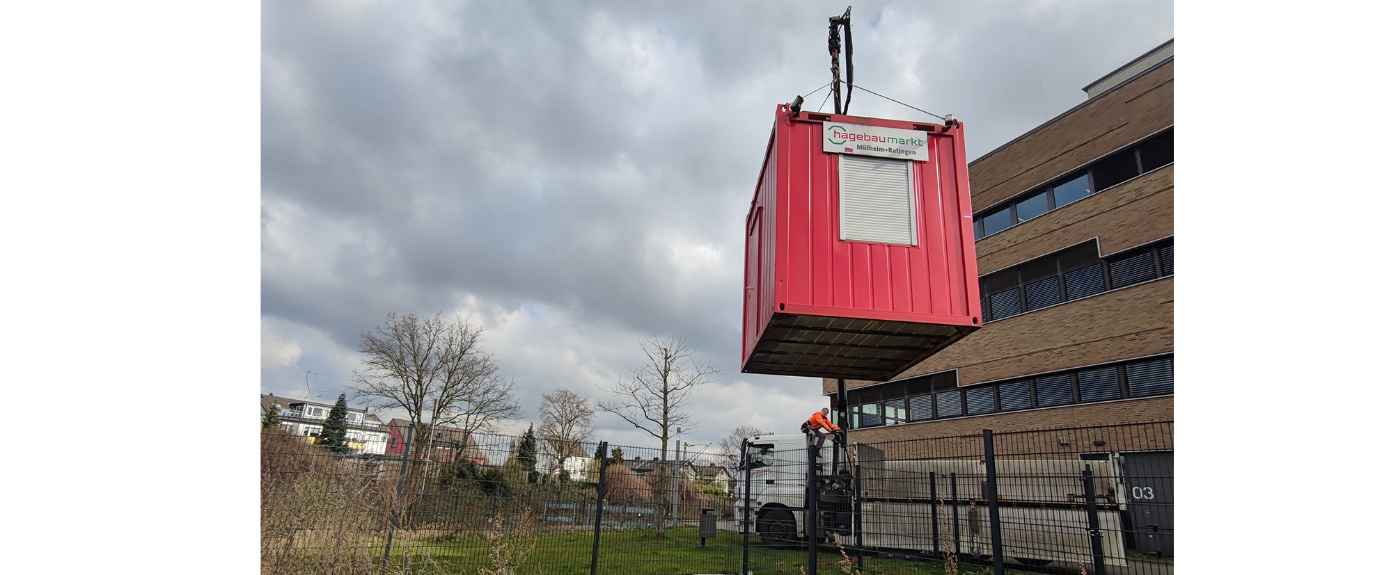 Der Container für das Outdoor-Labor wird geliefert